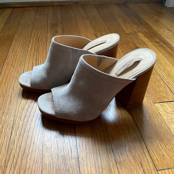 Frye suede cream mules with block heel - Picture 6 of 6